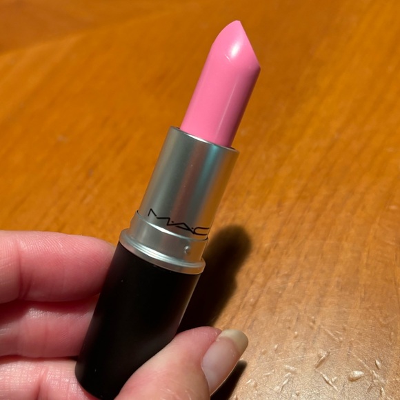 MAC Amplifed Creme Lipstick Saint Germain - Picture 6 of 16